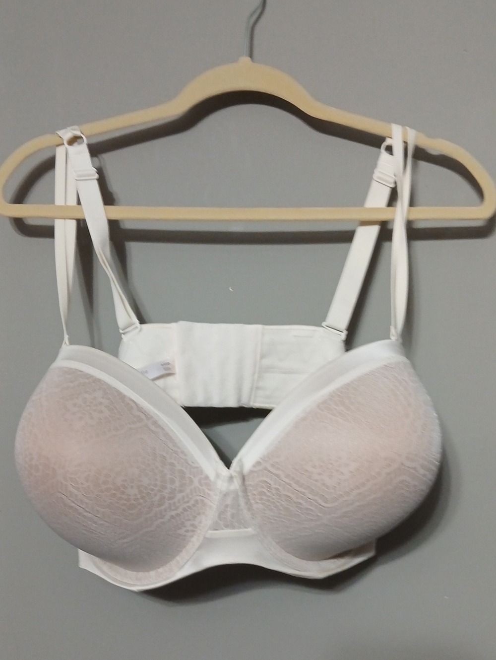 Ambrielle White Lace Moulded Bra with Adjustable Straps